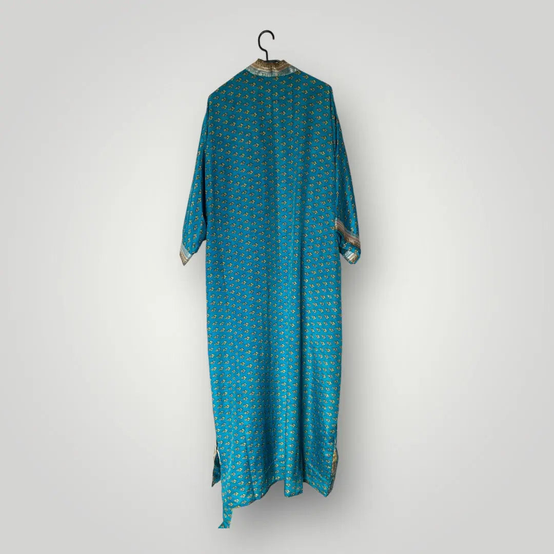 Seiden Kimonos, Luxus und Leichtigkeit in einem Wild at Noon