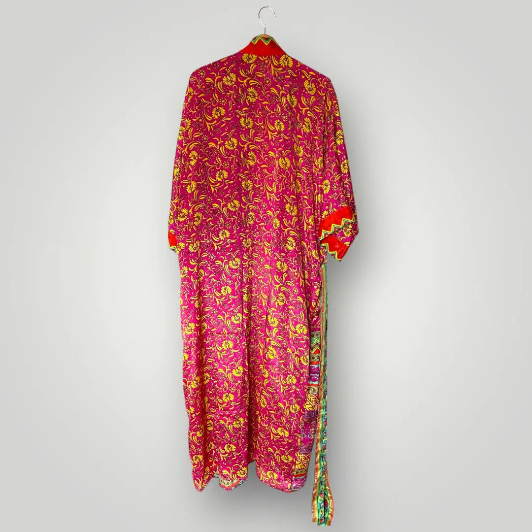 Seiden Kimonos, Luxus und Leichtigkeit in einem Wild at Noon