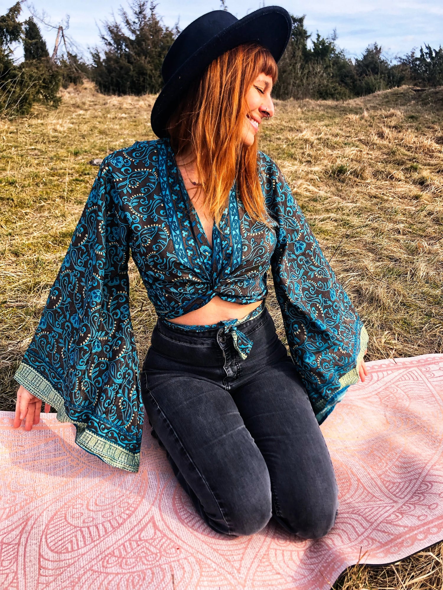 Bellsleeves & Seidentops Wild at Noon