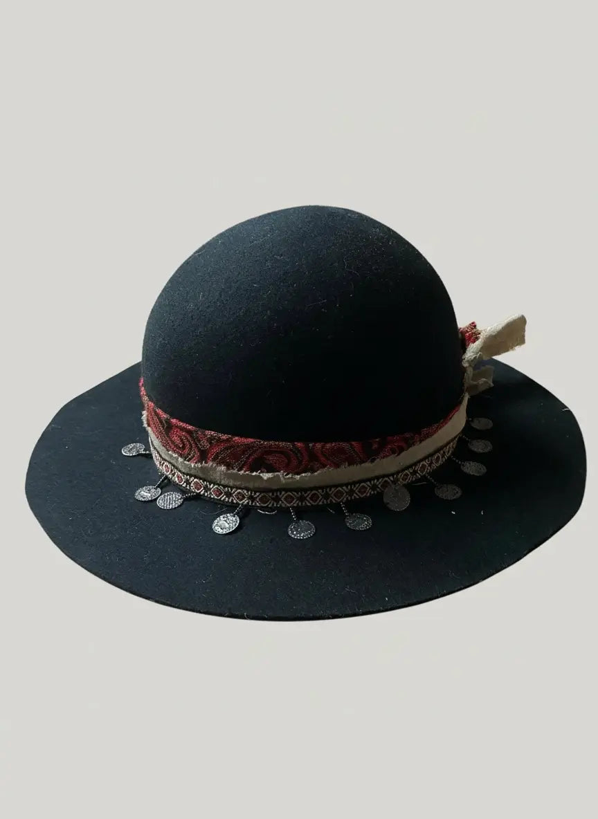 „The Rockstar“ Boho Hut Wild at Noon