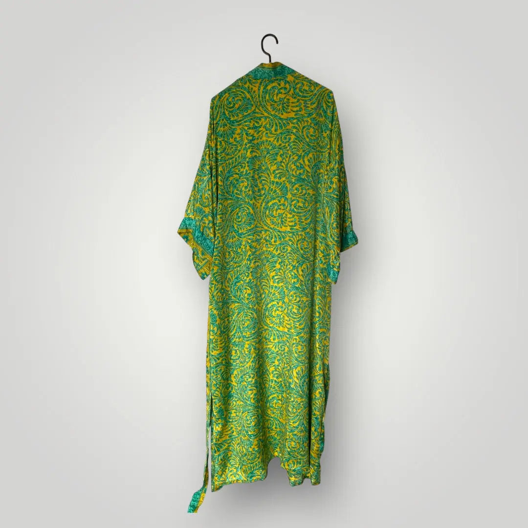 Seiden Kimonos, Luxus und Leichtigkeit in einem Wild at Noon