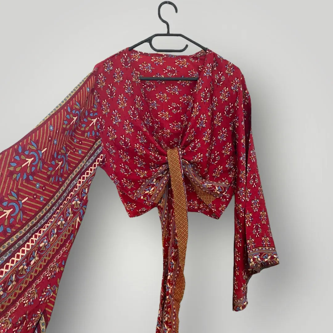 Seiden Kimonos, Luxus und Leichtigkeit in einem Wild at Noon