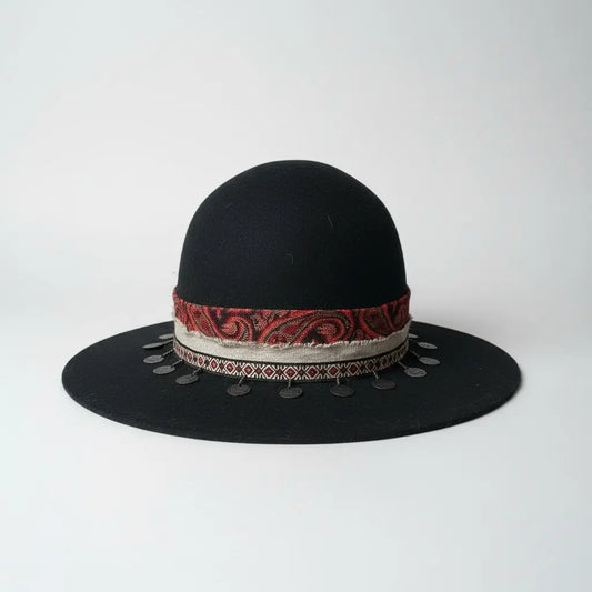 „The Rockstar“ Boho Hut Wild at Noon