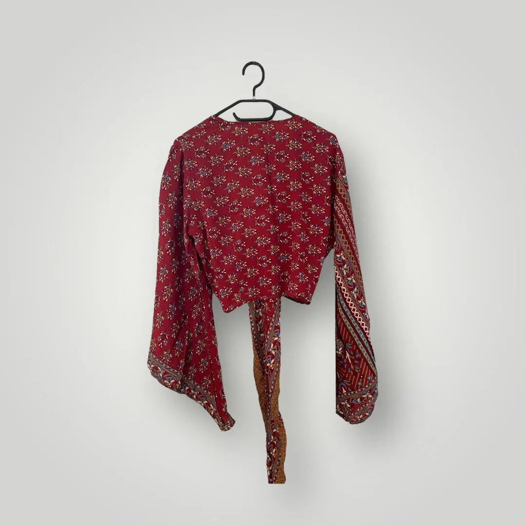 Seiden Kimonos, Luxus und Leichtigkeit in einem Wild at Noon