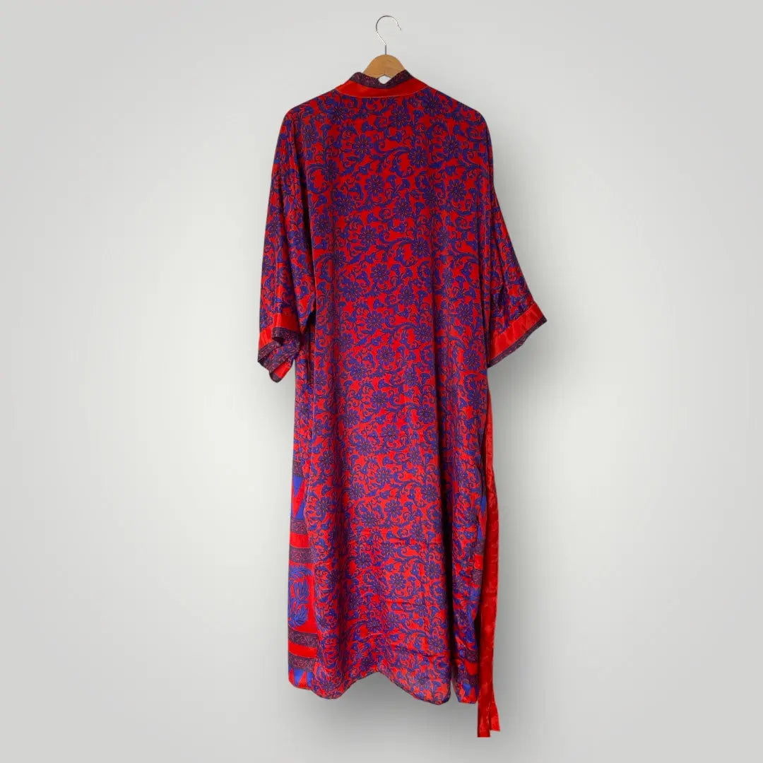 Seiden Kimonos, Luxus und Leichtigkeit in einem Wild at Noon