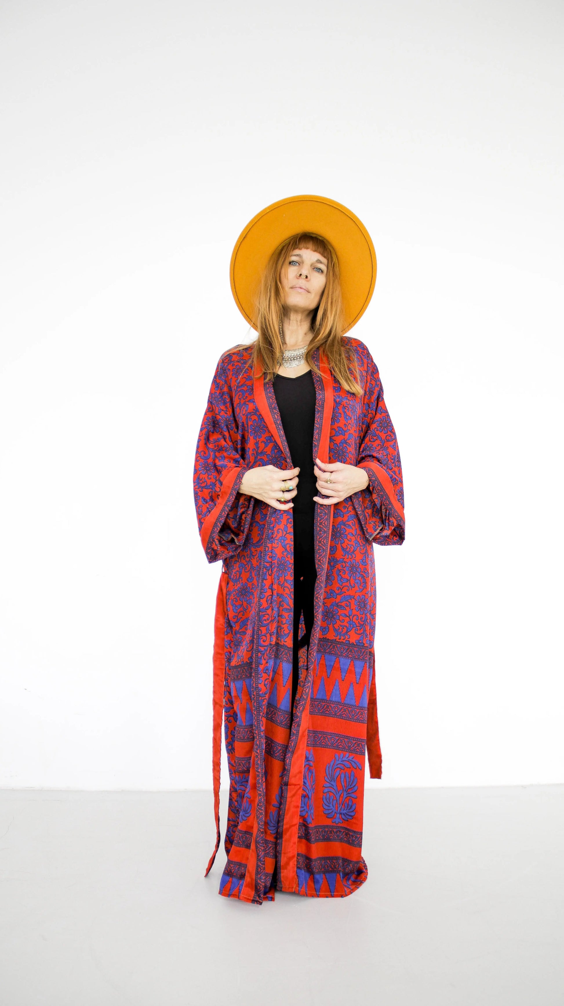 Seiden Kimonos, Luxus und Leichtigkeit in einem Wild at Noon