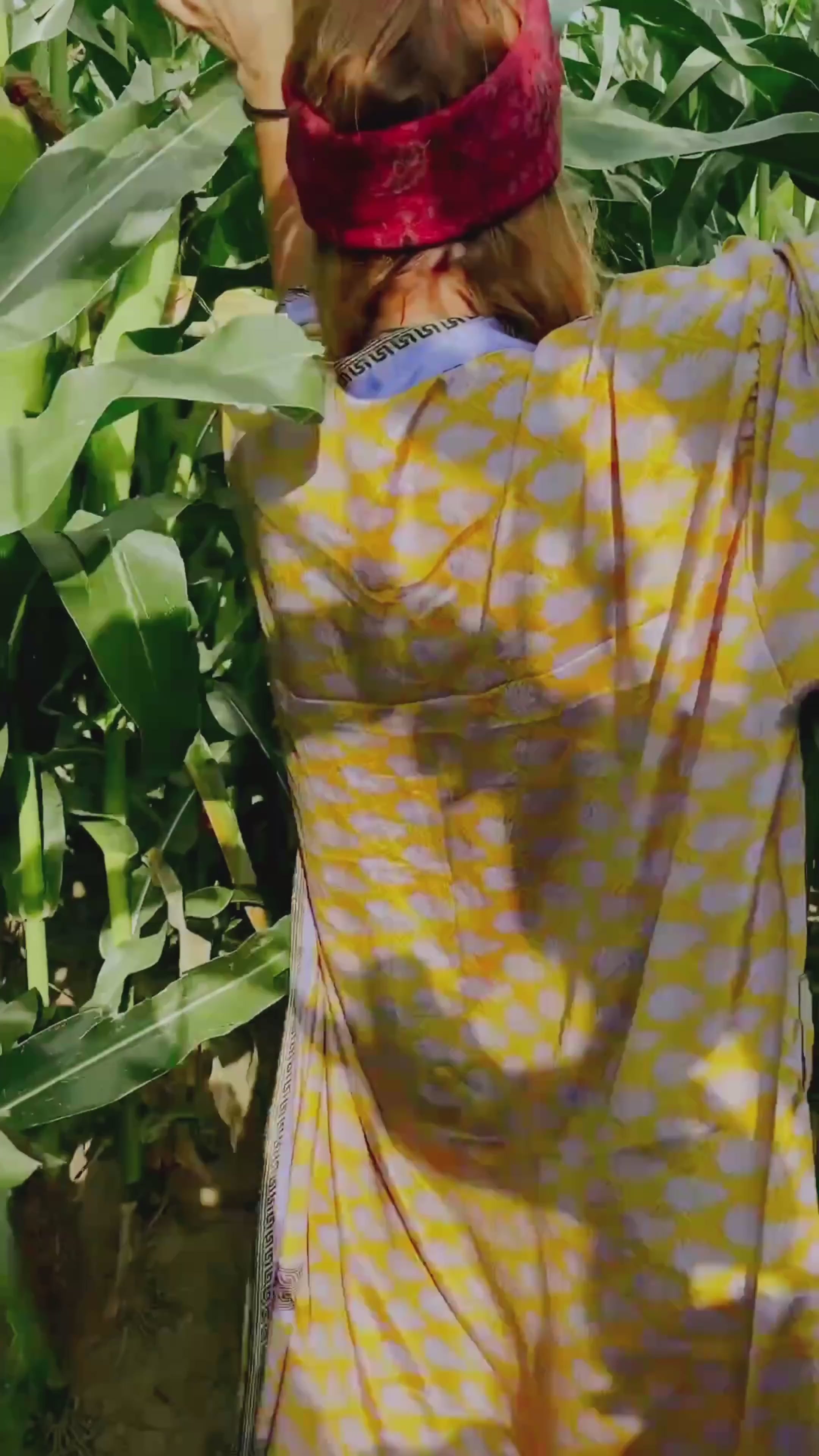 Video laden: Kimono Video, Haarband Style